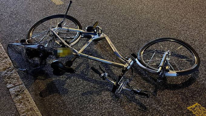 E-Bike-Lenker prallt mit Auto zusammen und wird schwer verletzt