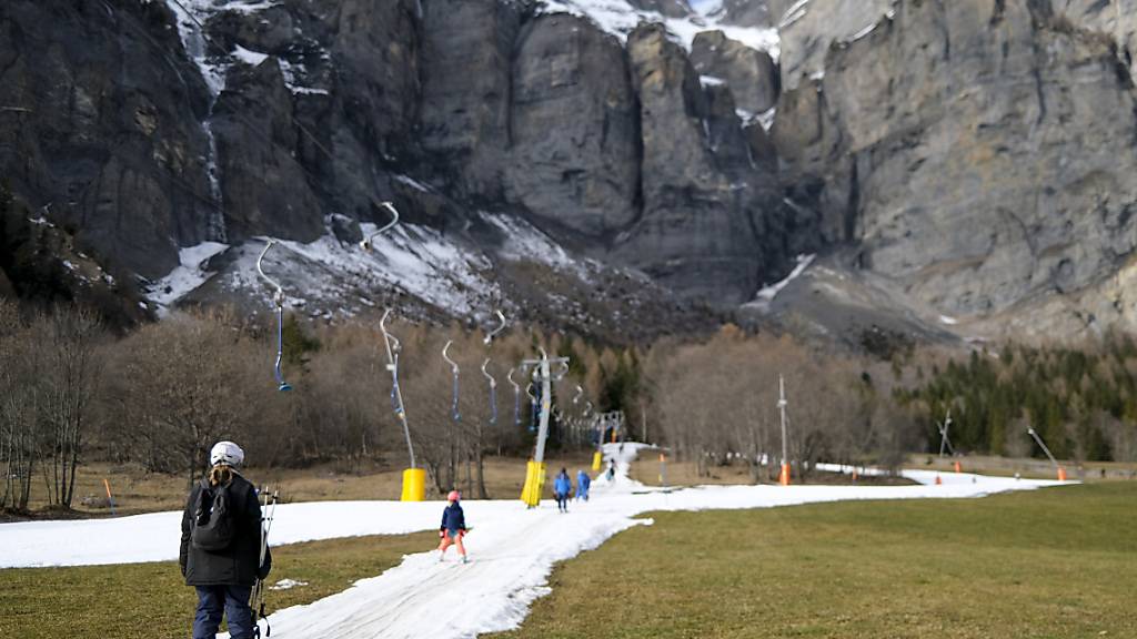 Im vergangen Winter hatten Schweizer Skigebiete mit Schneemangel zu kämpfen, wie hier in Leukerbad. (Archivbild)