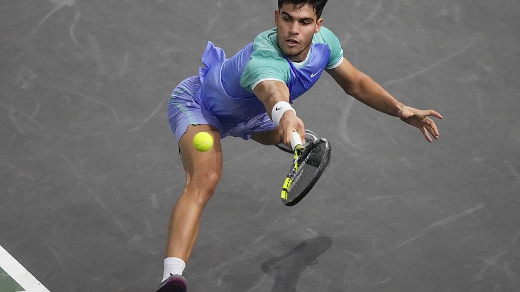 Arg in Rücklage: Carlos Alcaraz scheidet früh aus dem Turnier in der Halle von Paris-Bercy aus