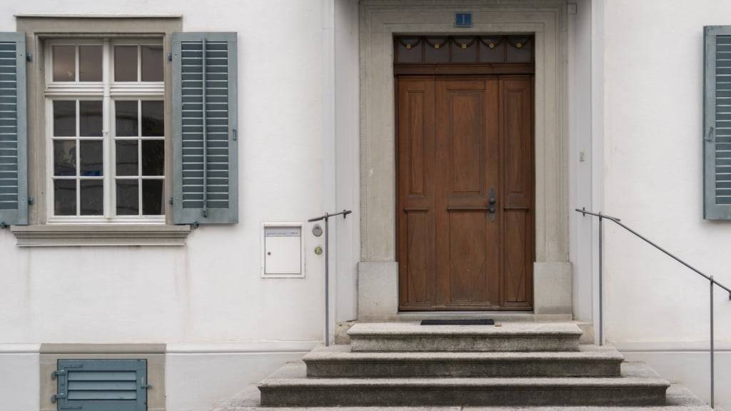 Das Bezirksgericht Andelfingen ZH sprach nach dem brutalen Angriff eine stationäre Massnahme gegen einen 23-Jährigen aus. (Symbolbild)