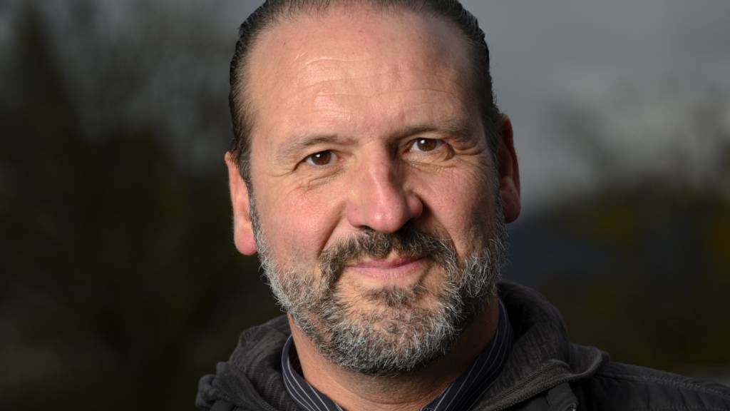 Der Neuenburger Nicolas Feuz hat bis anhin in seinem Heimatkanton als Staatsanwalt gearbeitet und nebenher Krimis geschrieben. Künftig will er sich ganz der Schrifstellerei widmen. (Archivbild)