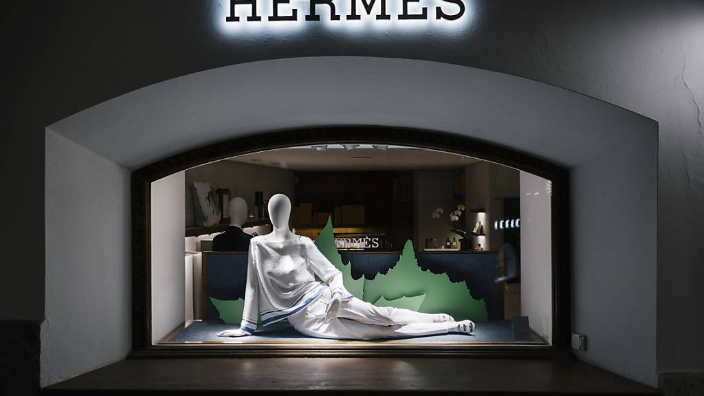 Das Schaufenster eines Hermès-Ladens 2016 in St. Moritz. (Archivbild)