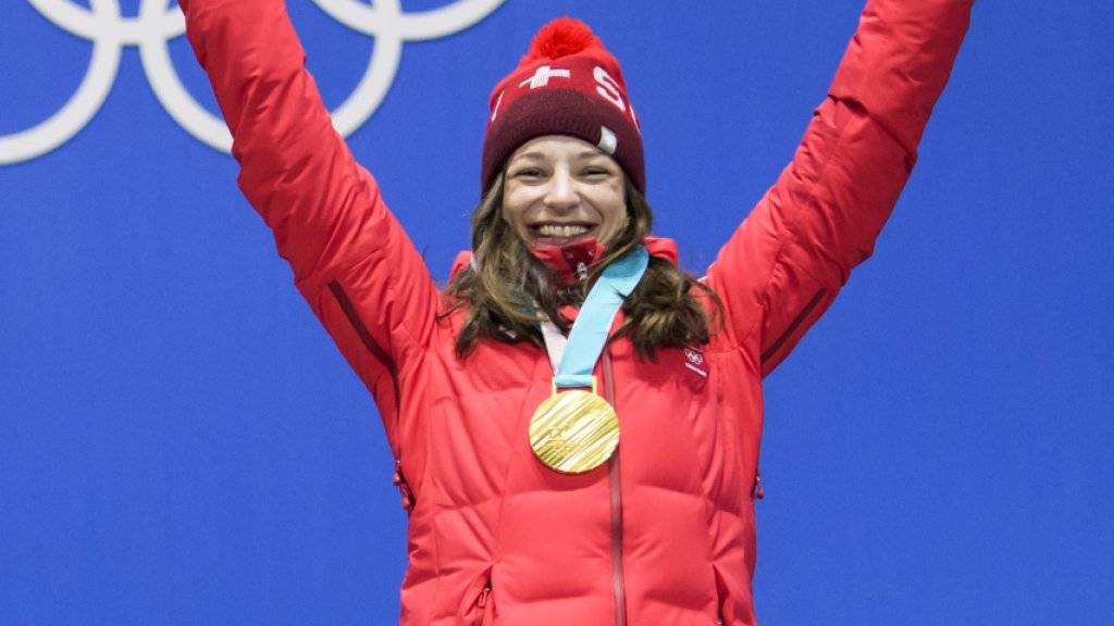 Sarah Höfflin freut sich über ihre Goldmedaille
