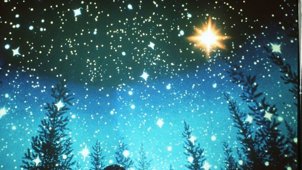 Der Stern von Bethlehem im Planetarium München. Dass er keinen Schweif hat, ist wissenschaftlich korrekt, denn es war definitiv kein Komet. Möglich ist eine Konjunktion von Jupiter und Saturn. Nahe beieinander hätten sie ausgesehen wie ein einziger, sehr heller Stern. (Archivbild)