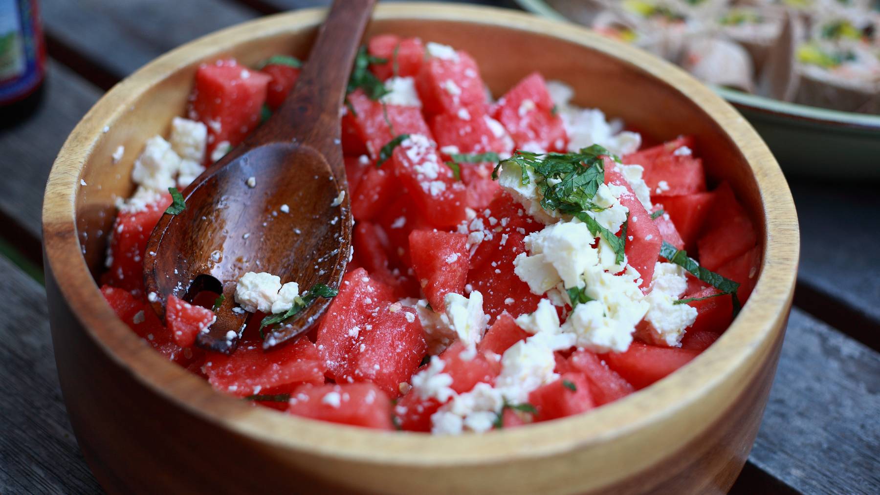 Ein Wassermelonen-Feta-Salat ist vor allem an den warmen Tagen sehr empfehlenswert.