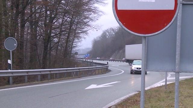 Blutüberströmte Frau auf der A2