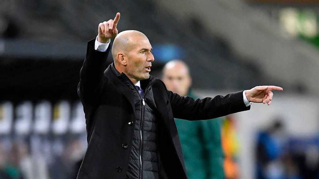 Real Madrids Trainer Zinédine Zidane dirigierte sein Team zum Auswärtssieg gegen den FC Sevilla (Archivbild)