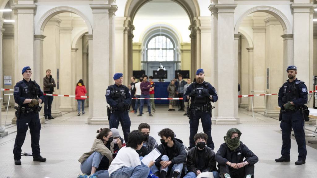 Am 31. Mai 2024 besetzten Pro-Palästina-Aktivisten die Haupthalle der ETH Zürich. Am Dienstag sprach das Bezirksgericht Zürich die Urteile gegen sieben Beteiligte. (Archivbild)