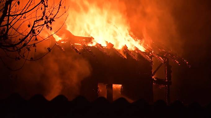 Haus in Wichtrach gerät in Vollbrand – sieben Personen verletzt, eine von ihnen schwer