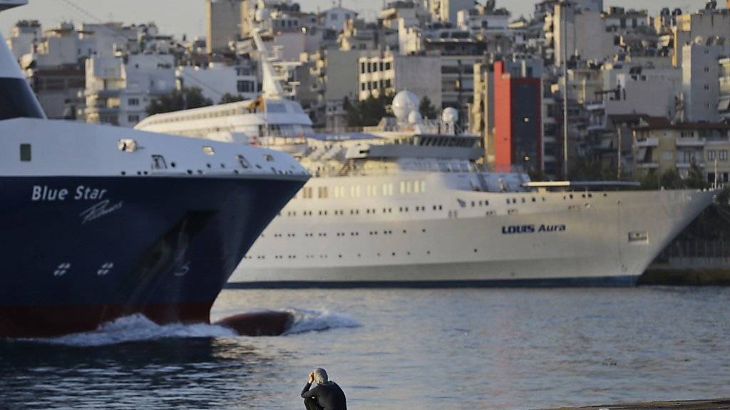 Der Hafen von Piräus wird verkauft: Das griechische Parlament stimmt dem Deal zu. (Archivbild)