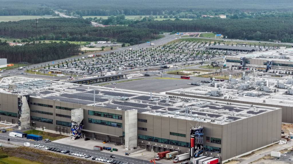 Der Elektroautomarkt in Deutschland ist für Tesla schwierig. Der Leiter des einzigen europäischen Autowerks von Tesla-Chef Elon Musk in Deutschland ist dennoch zuversichtlich. (Archivbild)