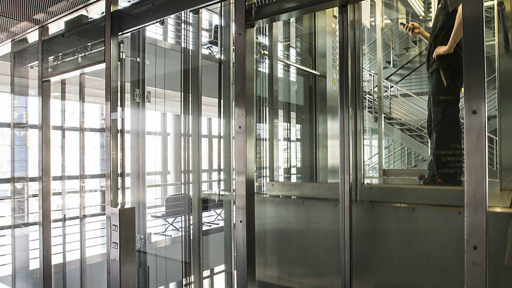 Schindler bringt Aufzüge und Rolltreppen auf den Markt, die in Coronazeiten mehr Sicherheit gewähren sollen. Die Produkte der Linie «CleanMobility» ermöglichen etwa eine kontaktlose Nutzung.