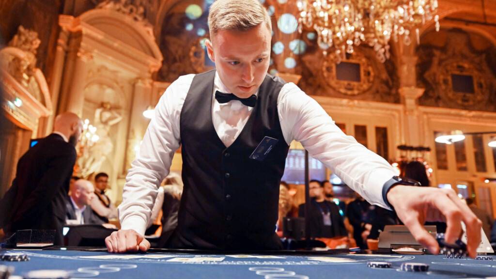 PRODUKTION - Temin Joguncic im Casino Baden-Baden. Foto: Uli Deck/dpa