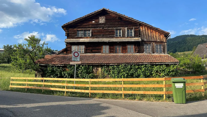 700-jähriges Holzhaus vor Abriss gerettet – Heimatschutz erfreut