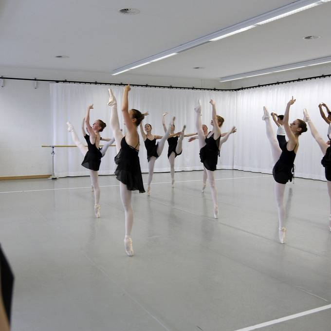 Droht das Ende der professionellen Ballettausbildung in der Schweiz?