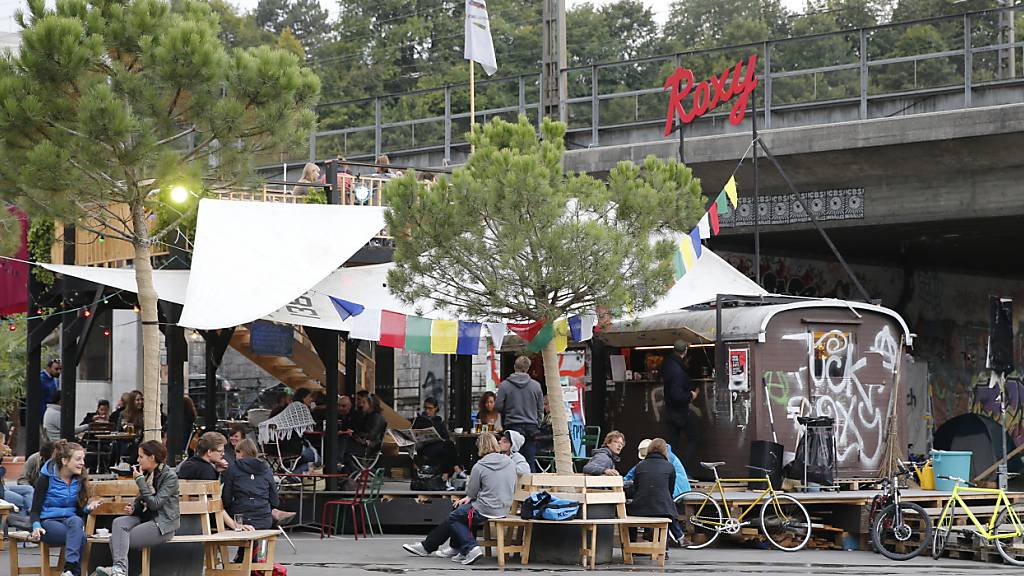 Die Berner Schützenmatte beim SBB-Viadukt und dem Kulturzentrum Reitschule auf einer Aufnahme von 2015. (Archivbild)