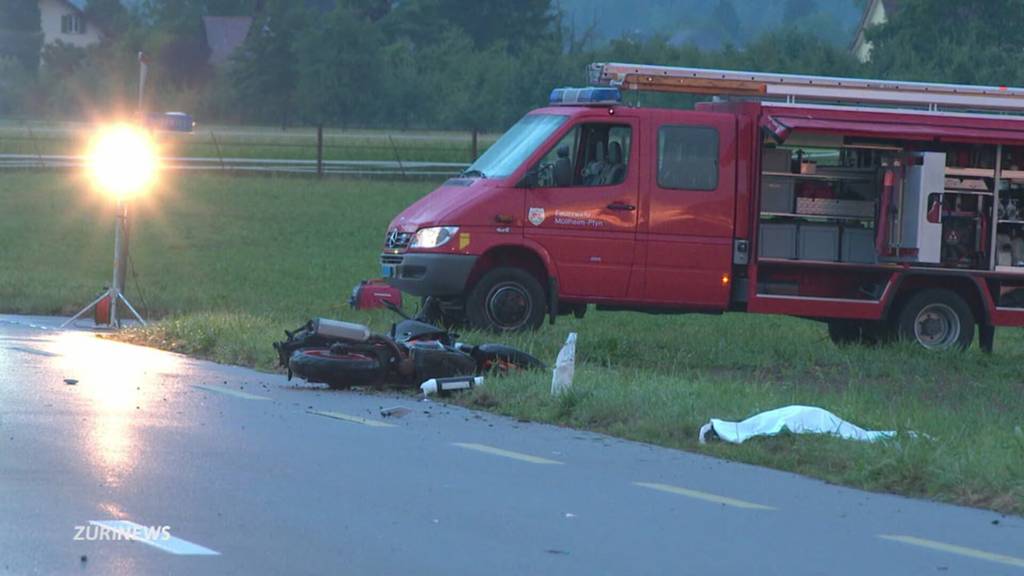 Töff fährt in Fussgängergruppe: Tödlicher Unfall in Pfyn TG