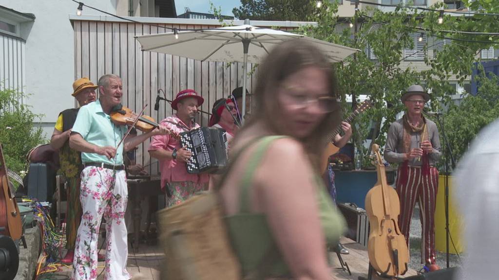 Ukrainische Band sammelt Geld in Zug