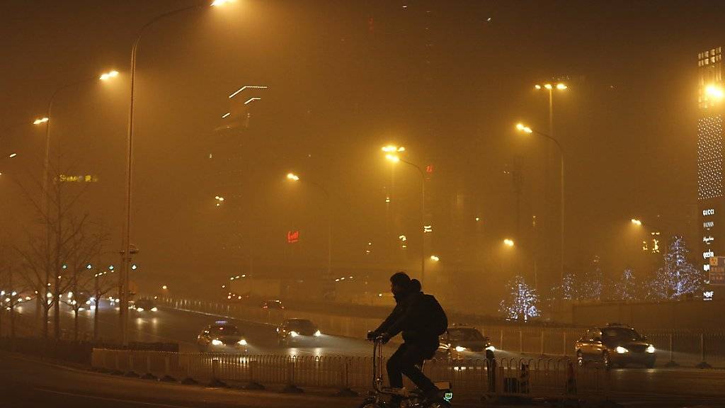 Nachts zeigt sich der Smog in Peking besonders deutlich.