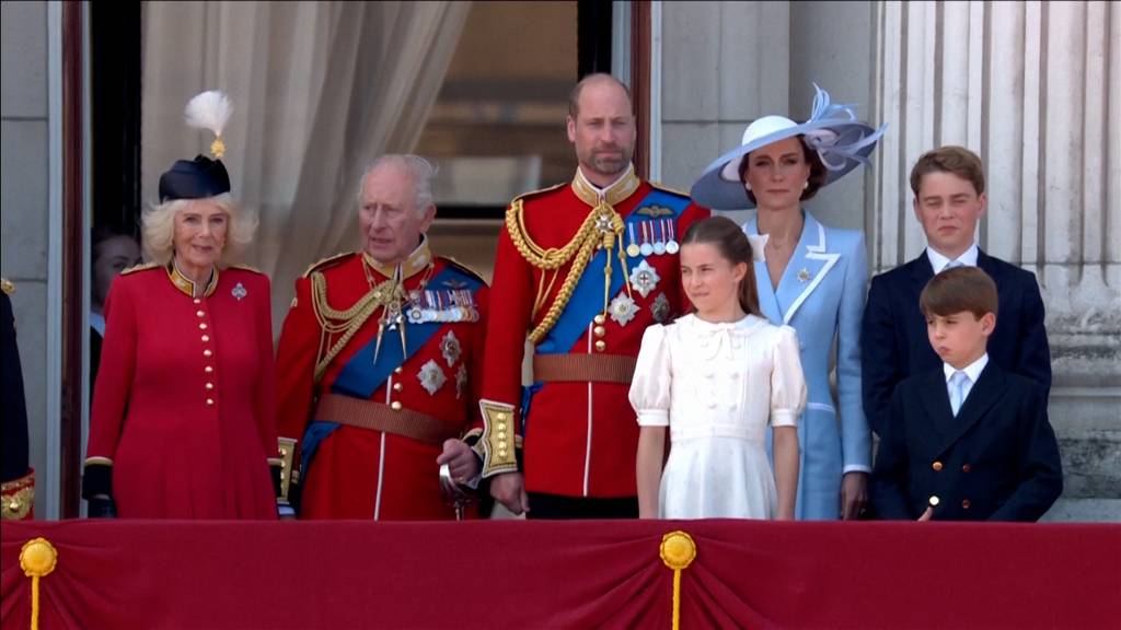 Briten feiern König mit Geburtstagsparade