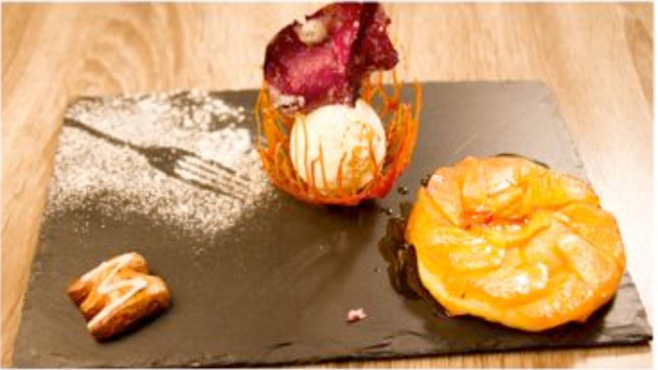Apfel-Tarte Tatin mit Lebkuchenglacé