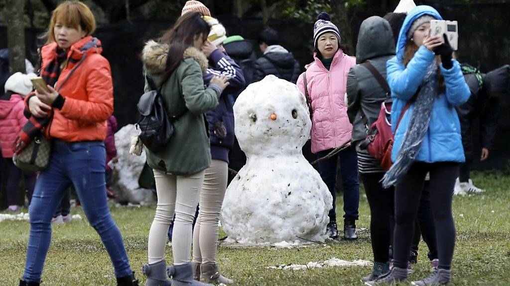 Ungewohntes Bild: Ein Schneemann in Taipeh.