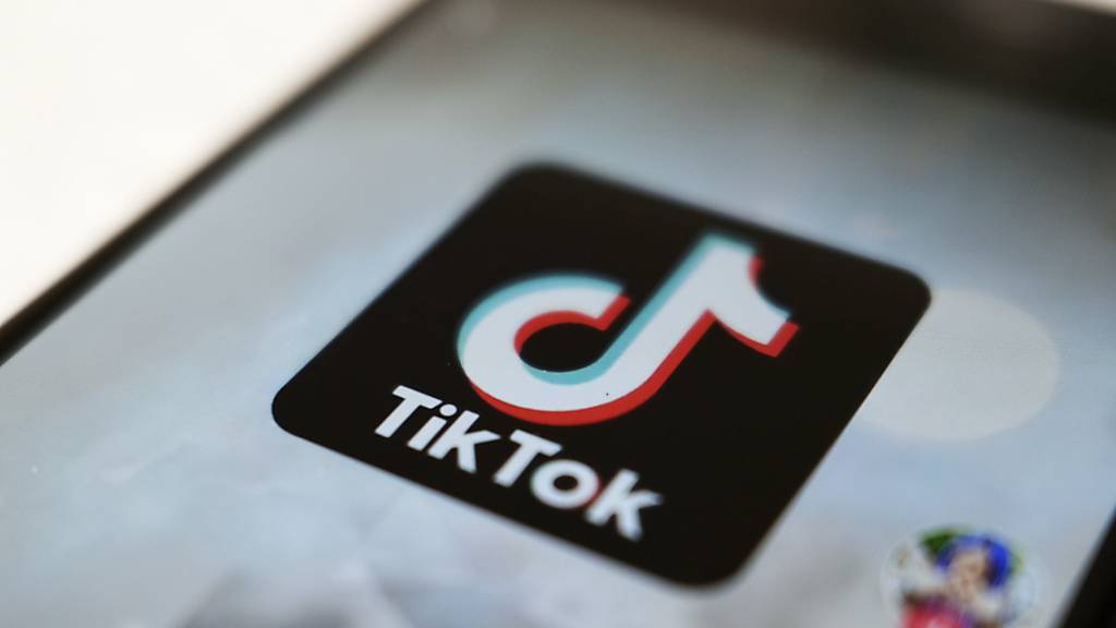 Die Kurzvideo-Plattform TikTok mobilisiert ihre US-Nutzer mit der Warnung vor einem Aus der App in den USA. «Der Kongress plant ein totales Verbot von TikTok», hiess es in einer Benachrichtigung des Dienstes am Donnerstag (Ortszeit). (Archivibld)