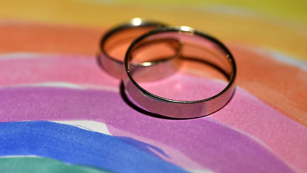 In der Schweiz sammelte ein überparteiliches Komitee Unterschriften gegen die geplante Öffnung der Ehe für gleichgeschlechtliche Paare. (Symbolbild)