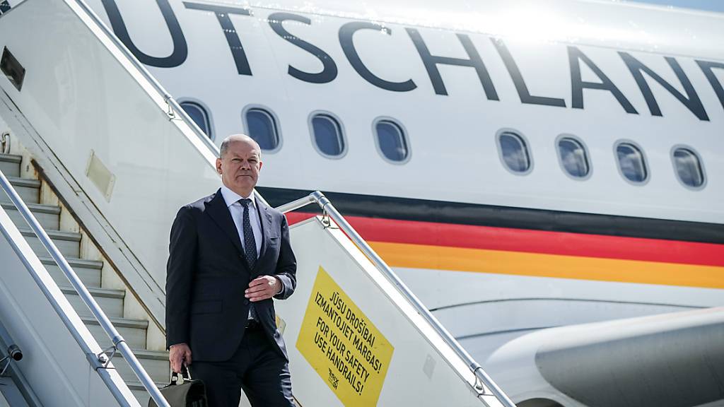 Bundeskanzler Olaf Scholz ist in Vilnius gelandet. Foto: Kay Nietfeld/dpa