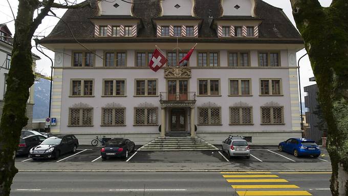 Schwyzer Behörden sollen elektronische Eingaben akzeptieren müssen