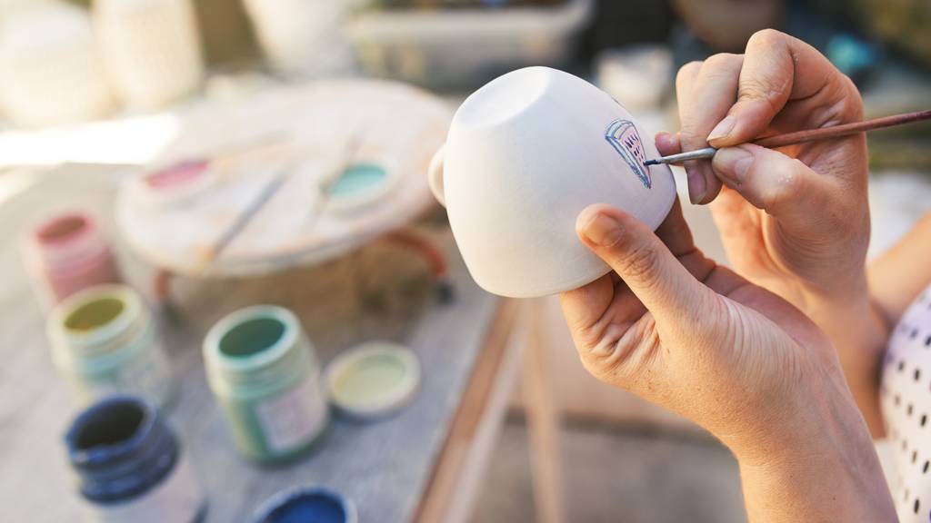 Die Keramik Malerei in Kriens bietet Kreativität im Alltag.