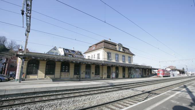 30-Jähriger stürzt durch Glasdach