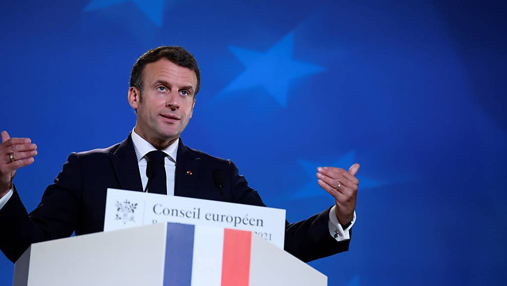Frankreichs Präsident Emmanuel Macron spricht bei einer Medienkonferenz.