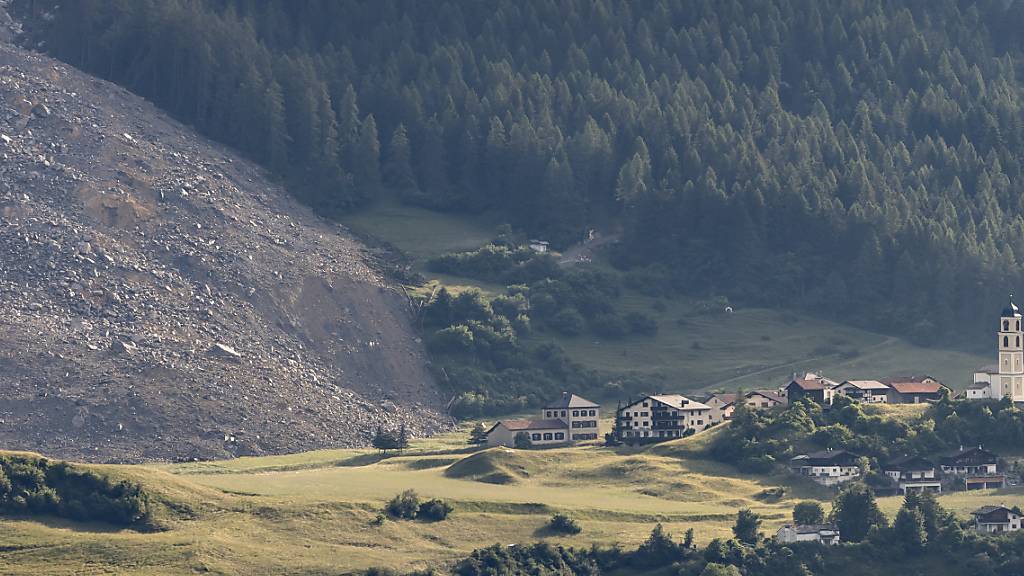 Das Geröll könnte das Dorf Brienz künftig vor weiteren Bergstürzen schützen.