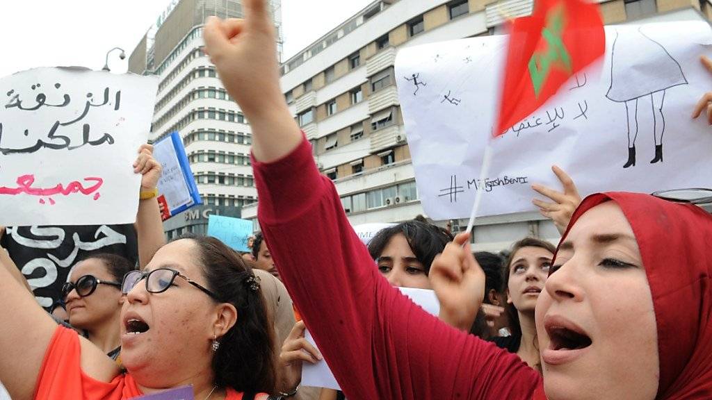 «Eine Frau ist kein Objekt»: Mehrere Hundert Marokkanerinnen gehen nach sexuellen Übergriffen von fünf Jugendlichen auf eine 24-jährige Frau auf die Strasse.