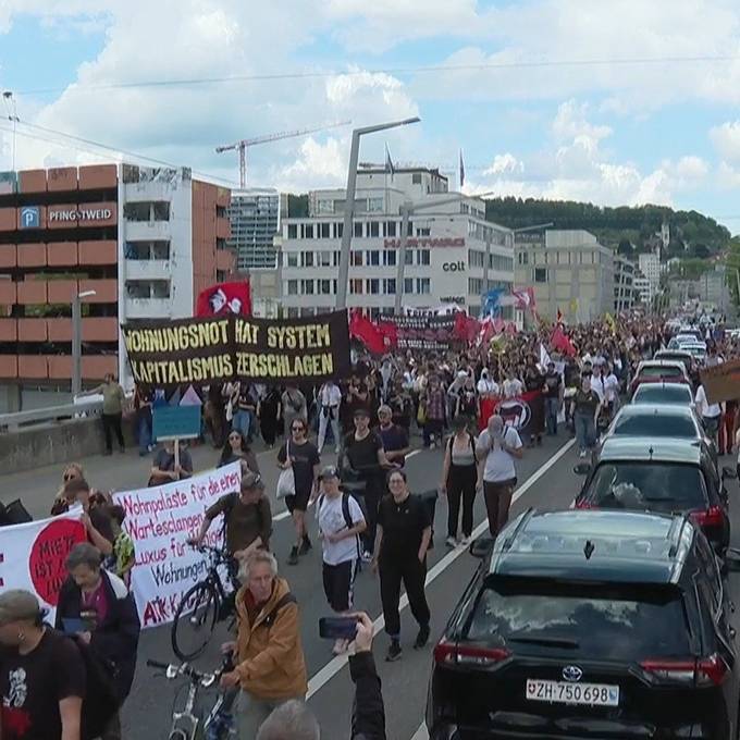 Wohndemo verursacht Verkehrschaos auf der Hardbrücke