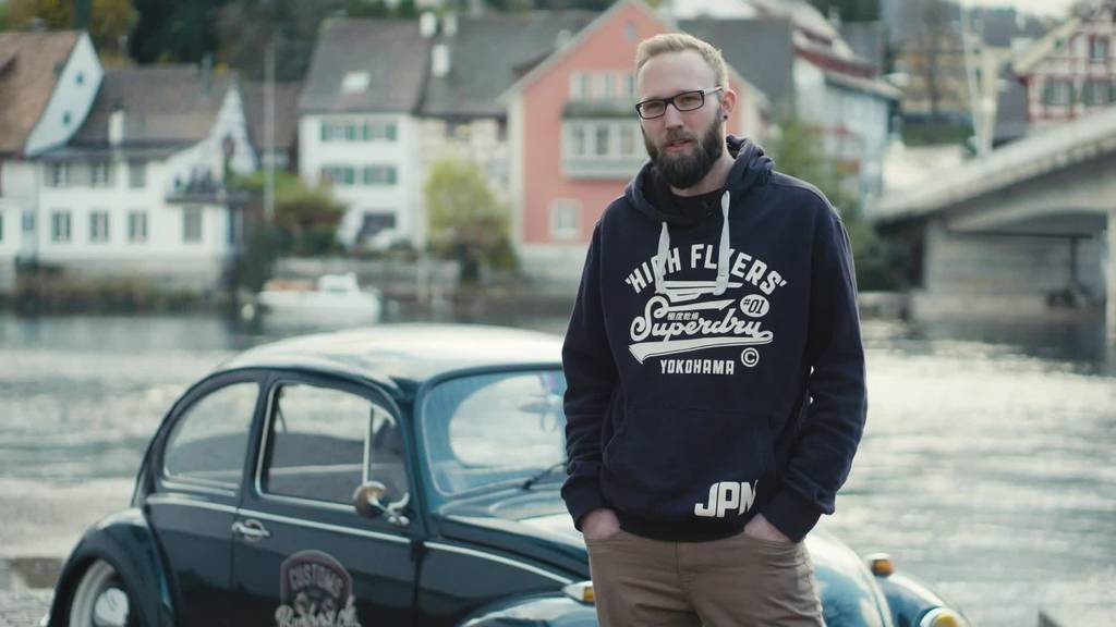 «Er ist mein Herzstück» – Stefan kann seinen VW-Käfer 1300 mit dem Handy tieferlegen