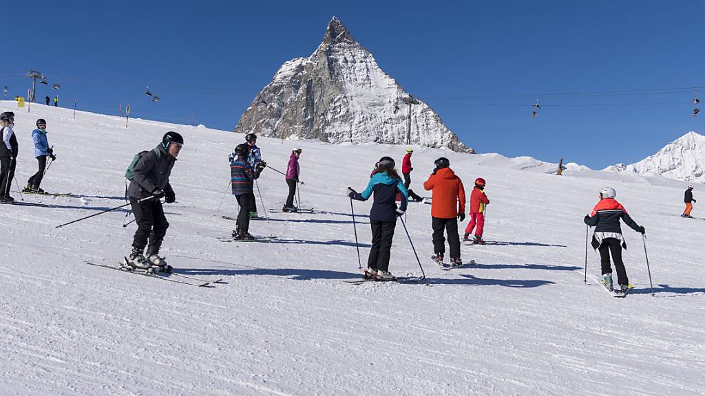 Am Fusse des Matterhorns, in Zermatt, eröffnet der Sportartikelhersteller eine neue Filiale, die auf Bergsportler abzielt, in der aber dennoch das ganze Sortiment von Decathlon erhältlich sein soll. (Symbolbild)