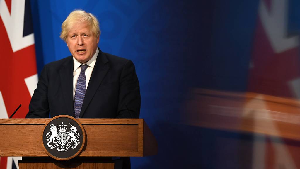 Grossbritanniens Premierminister Boris Johnson äussert sich bei einer Pressekonferenz in der Downing Street.