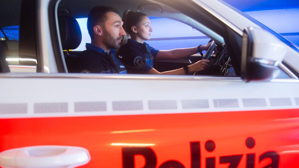 Bei einem Arbeitsunfall im Tessin wurde am Donnerstag ein Mann unter einem Bagger eingeklemmt und verletzte sich schwer. (Symbolbild)