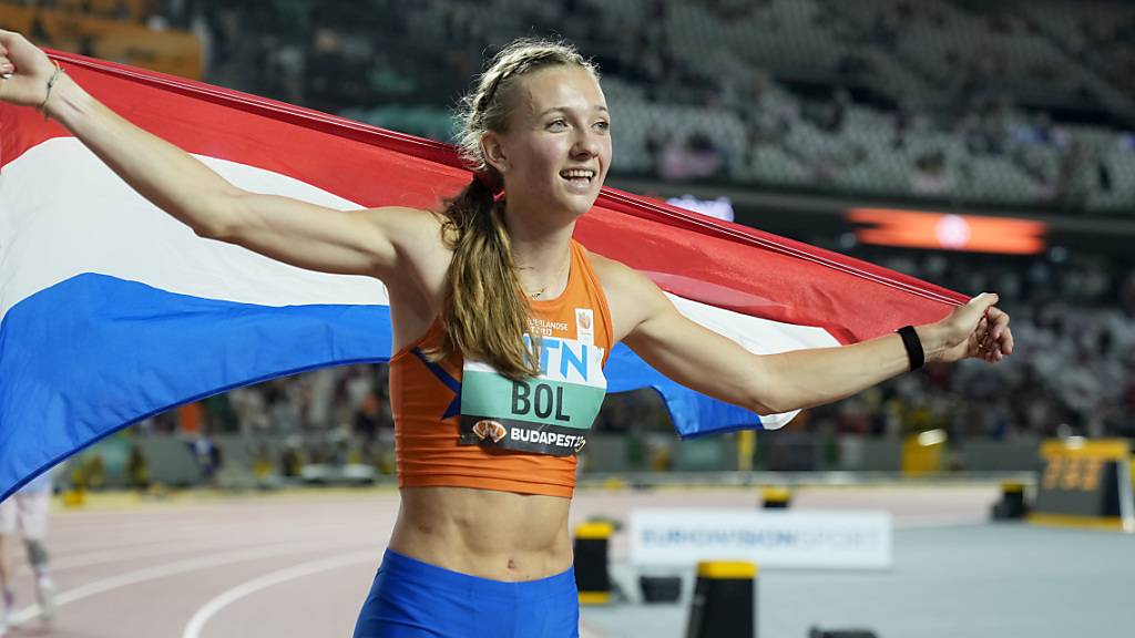 Femke Bol auf der Ehrenrunde