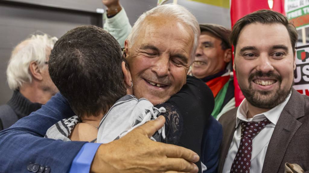 Der ehemalige Genfer Stadtpräsident Rémy Pagany (Mitte) und acht weitere Mitglieder der Schweizer Gaza-Flottille sind am Mittwoch in Genf gelandet.