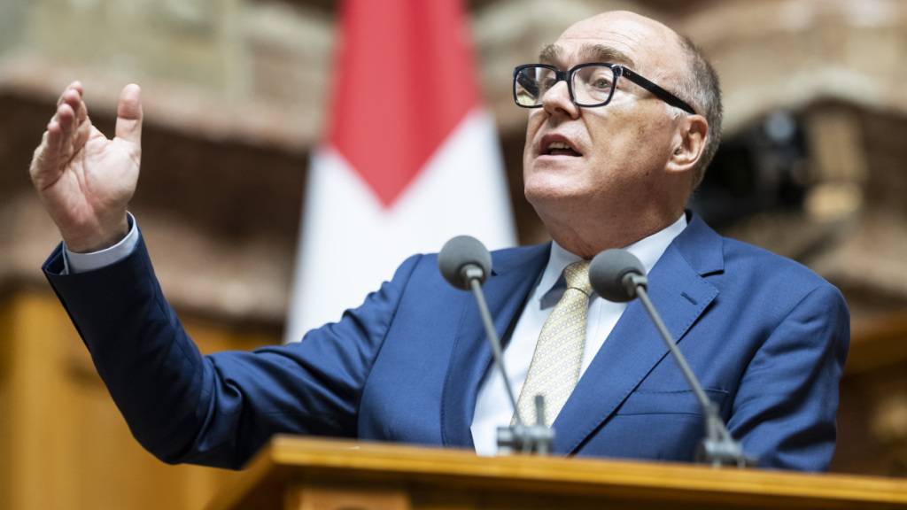Bundesrat Martin Pfister hat es schwer, seine Pläne zur Armeefinanzierung durchzubringen.