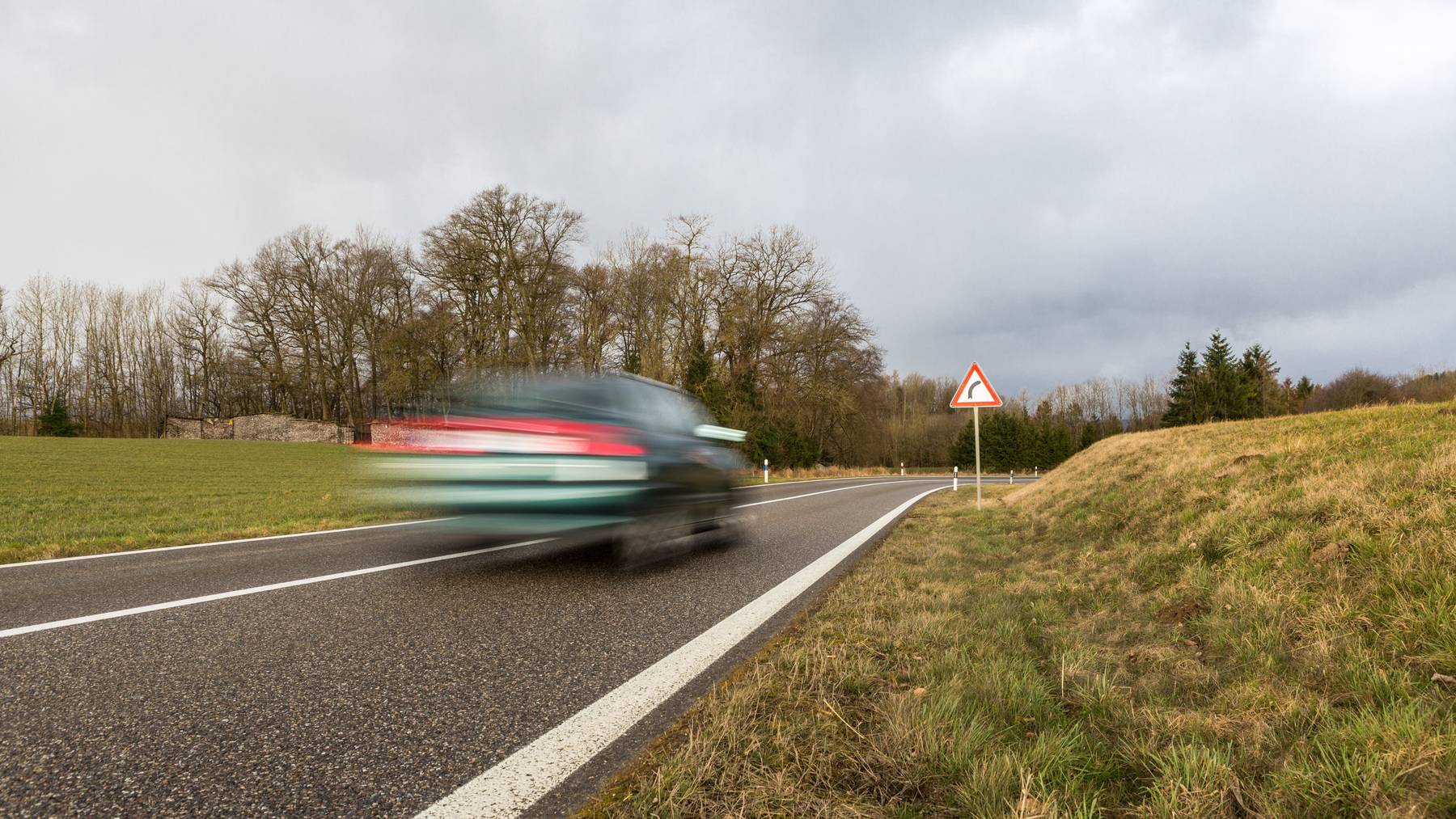 Das Fahren mit überhöhter Geschwindigkeit ist der häufigste Grund für einen Ausweisentzug.