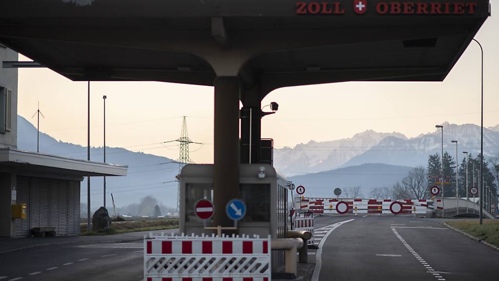 Die Grenze zwischen Oberriet SG und Meiningen in Österreich ist seit Mitte März für den Personenverkehr geschlossen. (Archivbild)