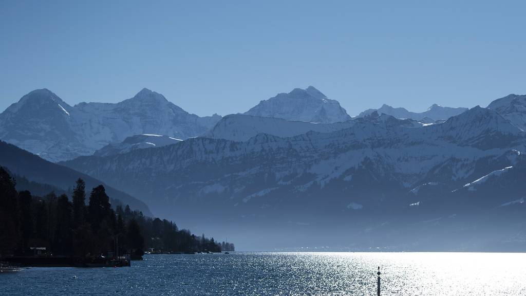 Thunersee mit Ausblick auf Eiger, Mönch und Jungfrau. (Archivbild)