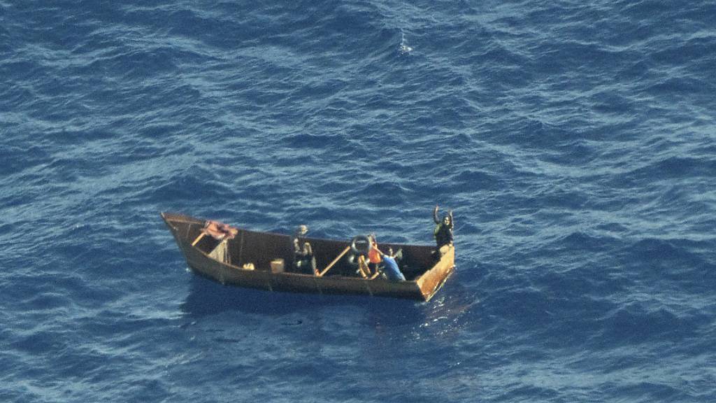 Vor der Küste Tunesiens sind erneut mehrere Migranten tot aufgefunden worden. Foto: Karolina Sobel/Sea Watch/AP/dpa
