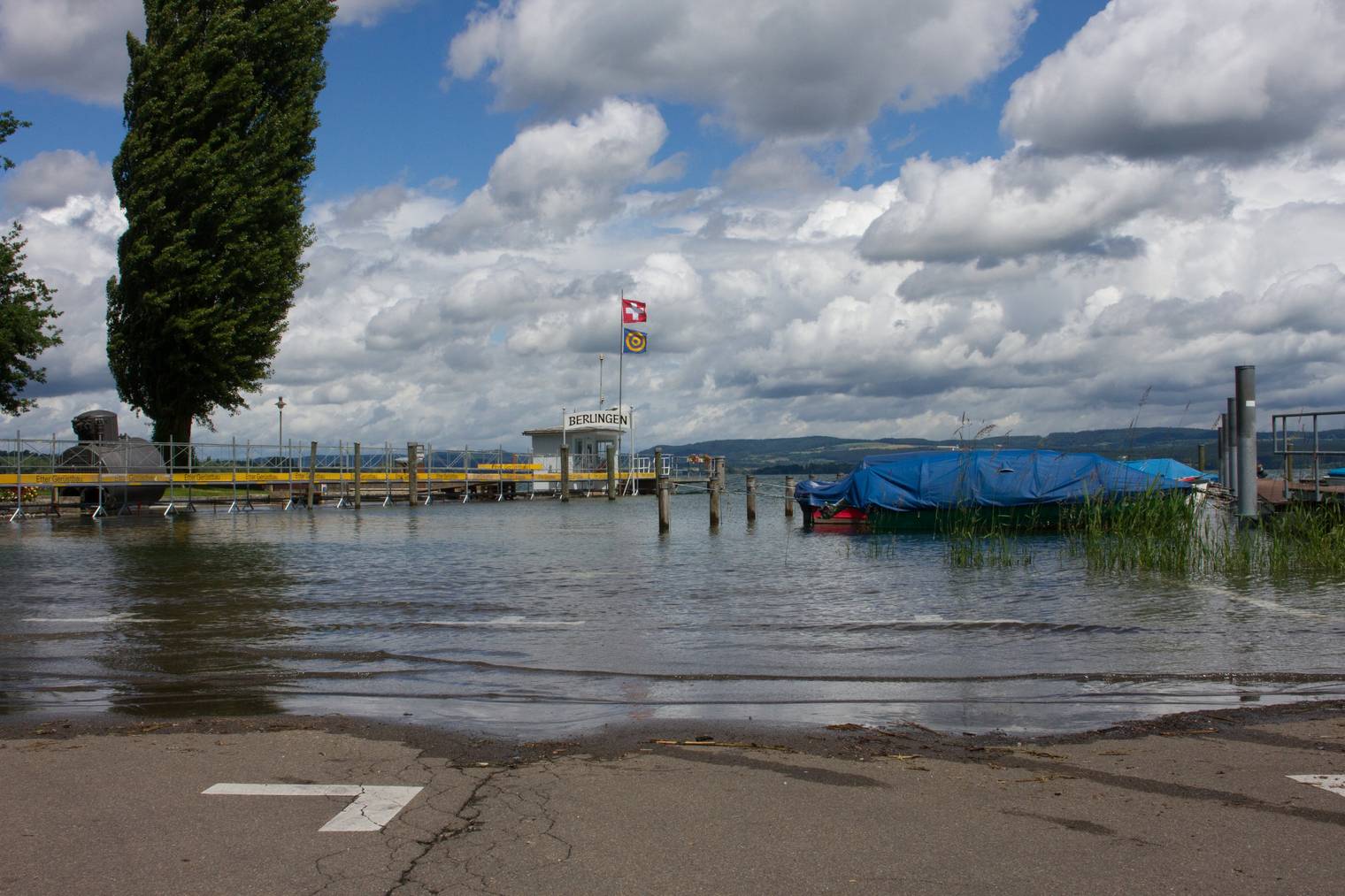Schon am Freitagmorgen war das Wasser in Berlingen über das Ufer getreten. ©FM1Today