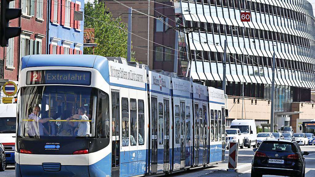Ab Dezember steigen die Preise im Zürcher Verkehrsverbund (ZVV) um durchschnittlich 3,4 Prozent. (Symbolbild)
