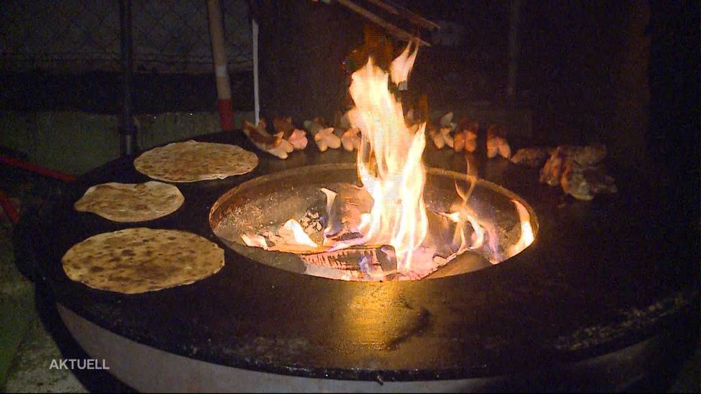 Berührende Aktion: Gratis Wurst und Brot in Baden